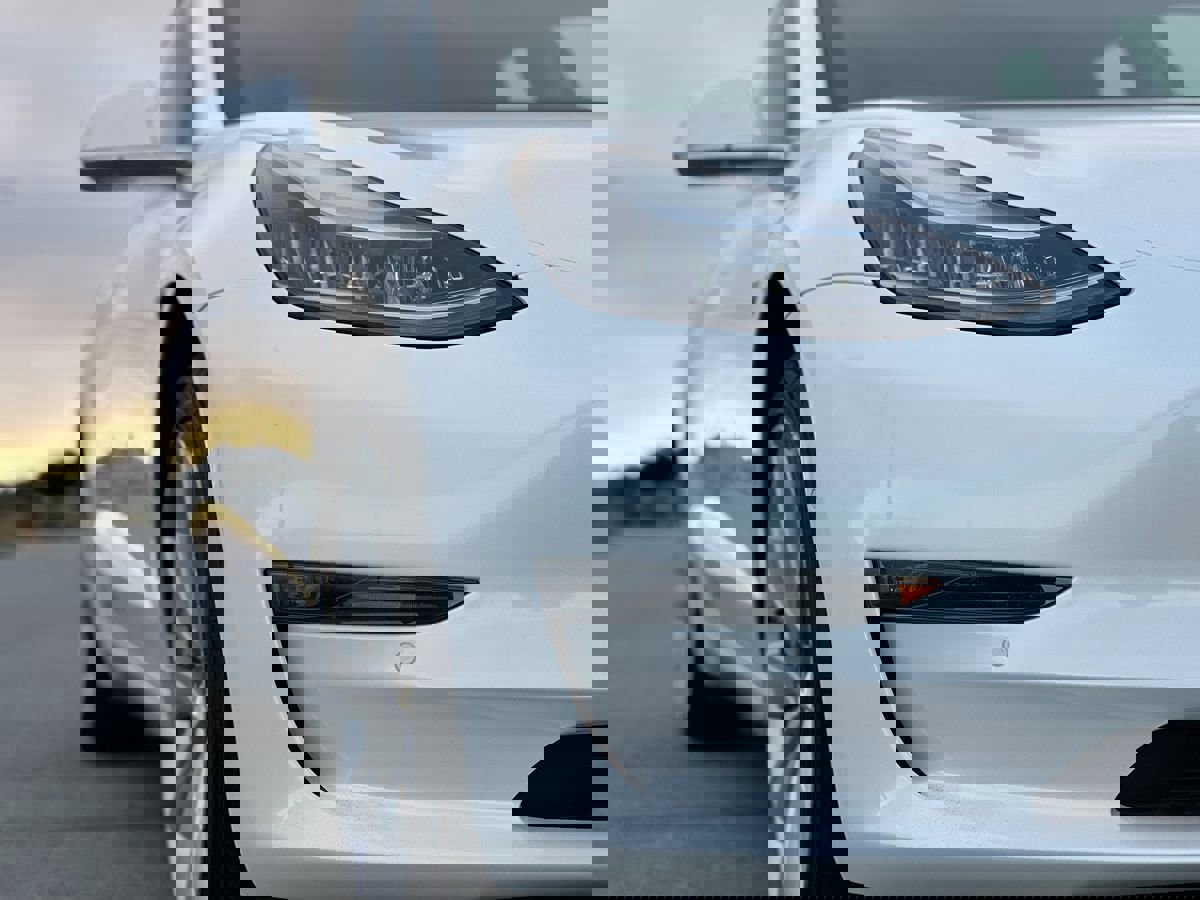 Used 2018 Tesla Model 3 Long Range image 11