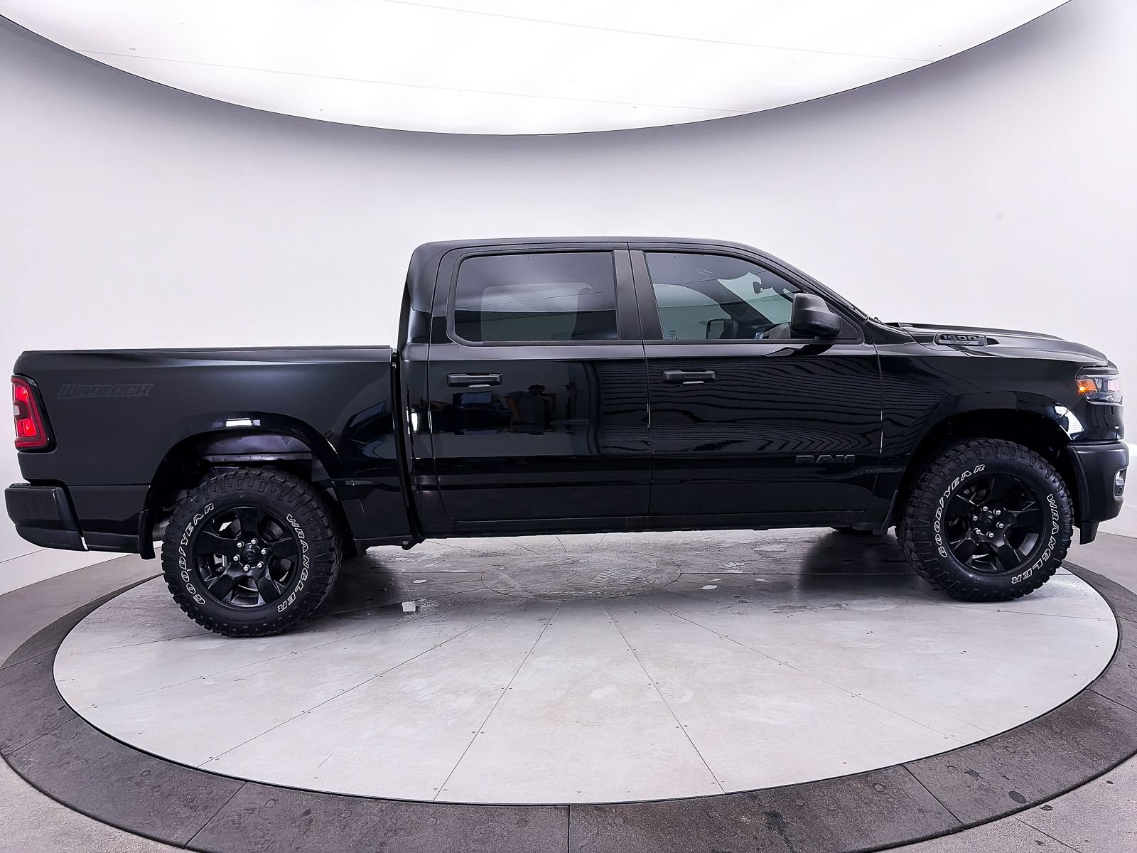 Used 2025 RAM 1500 Warlock AWD/4WD image 42
