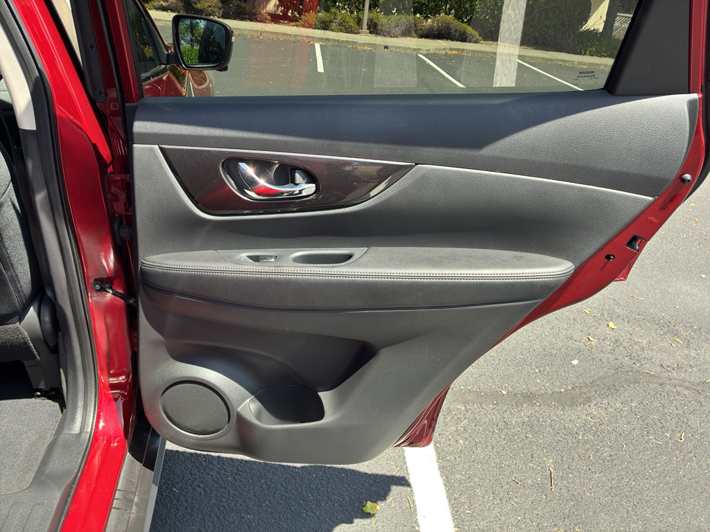 Used 2019 Nissan Rogue SV w/ Premium Package FWD image 55