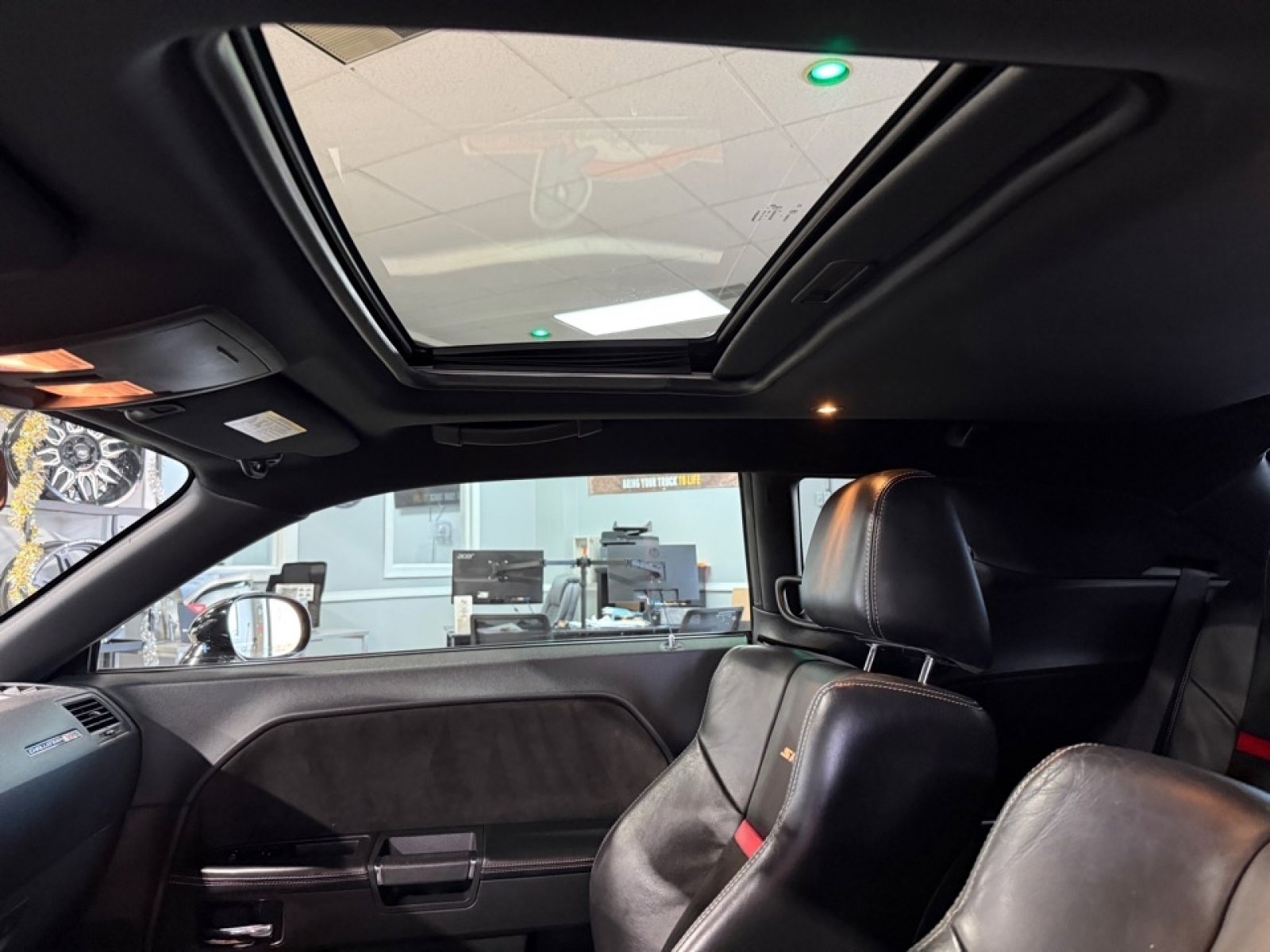 Used 2012 Dodge Challenger SRT8 w/ Premium Sound Group image 40