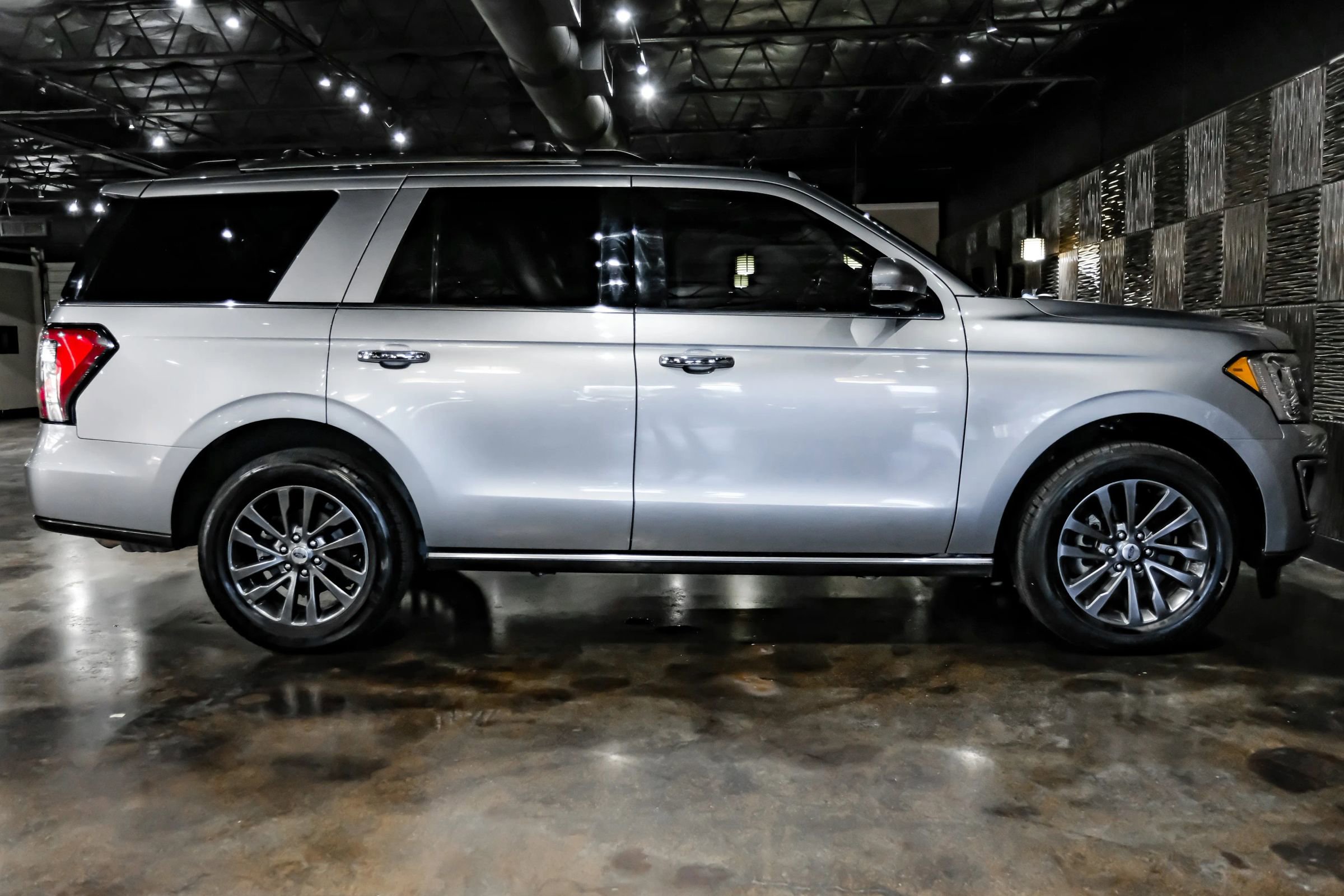 Used 2021 Ford Expedition Limited image 7