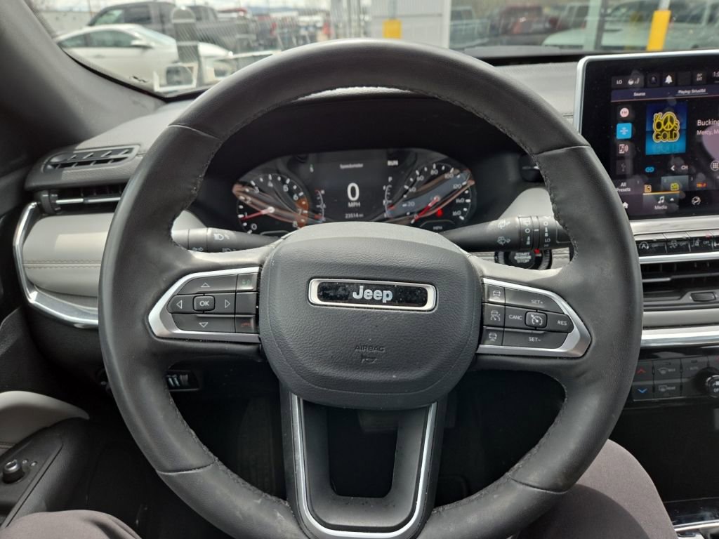Used 2023 Jeep Compass Limited w/ Sun and Sound Group AWD/4WD image 3