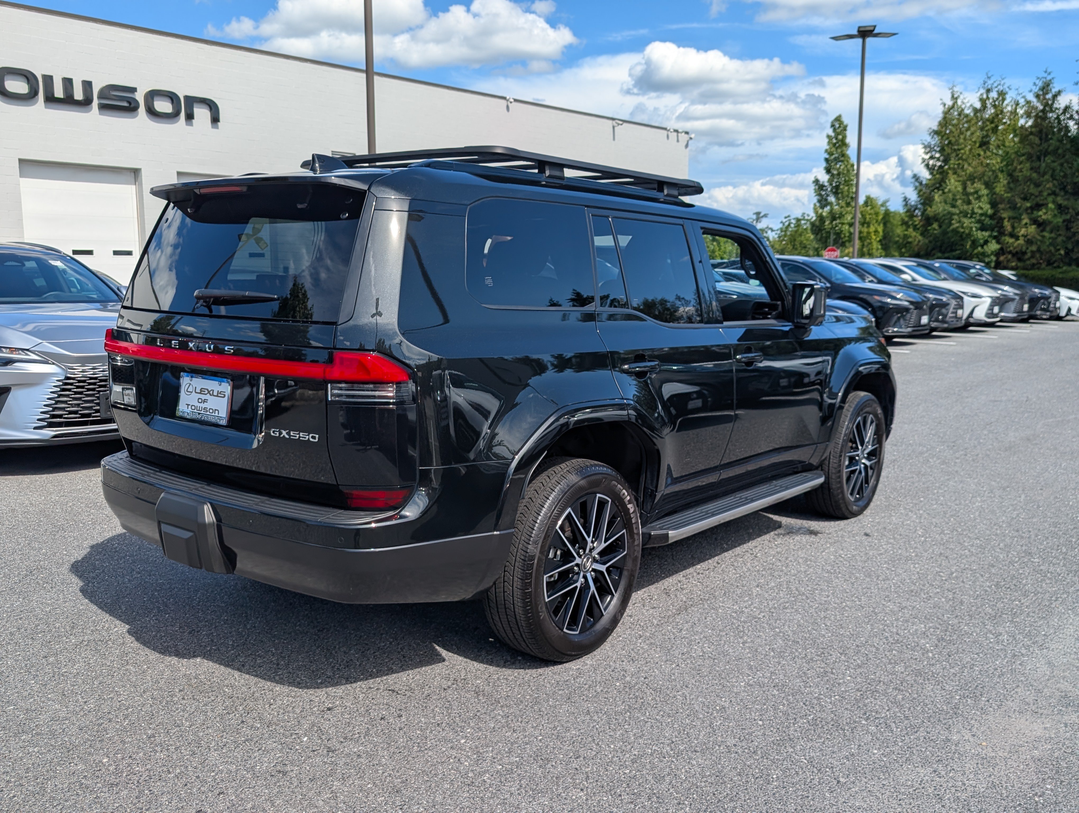 Used 2025 Lexus GX 550 w/ Accessory Package (2T) AWD/4WD image 3