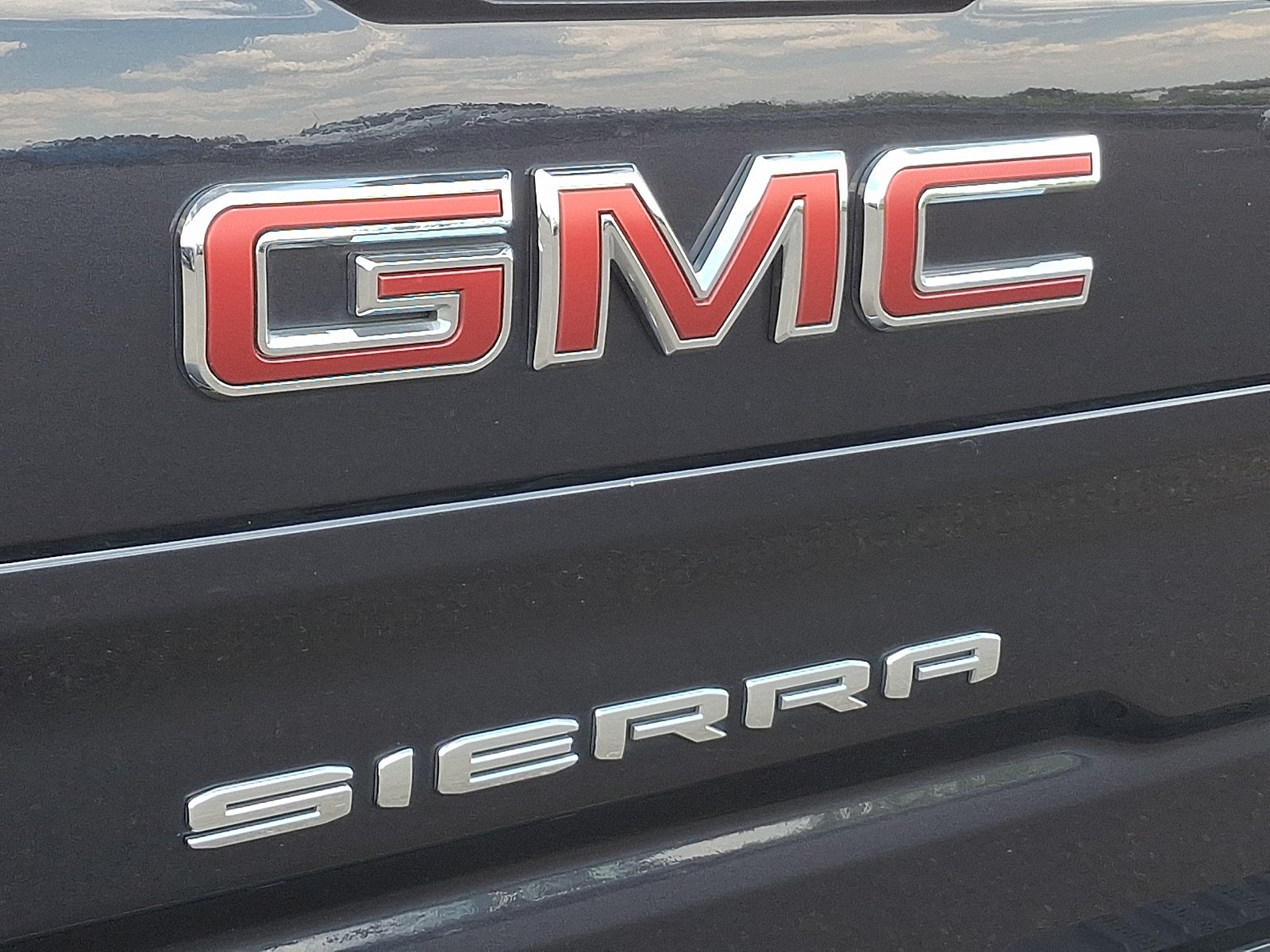 Used 2023 GMC Sierra 1500 SLT w/ SLT Premium Plus Package AWD/4WD image 32
