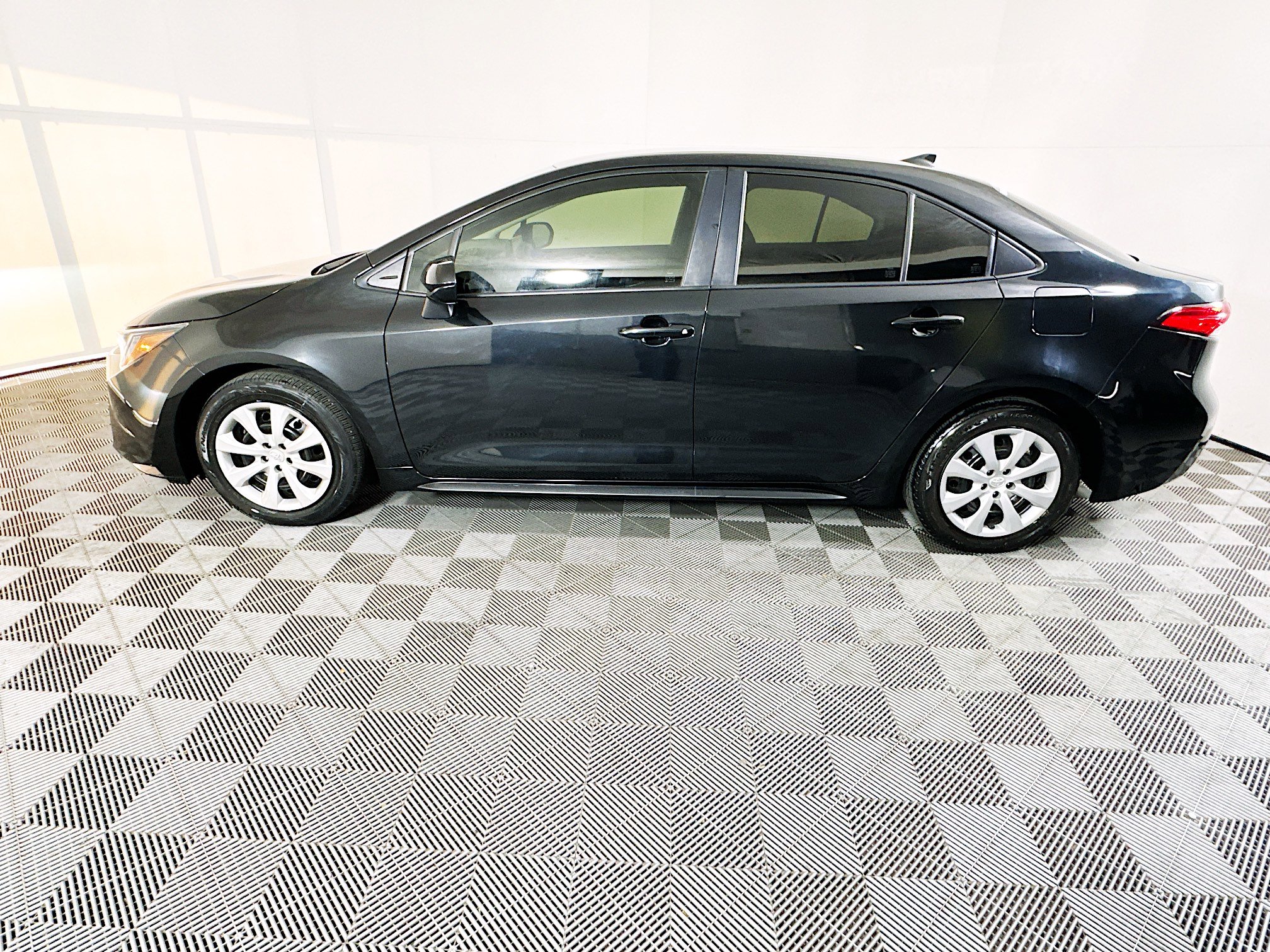 Used 2022 Toyota Corolla LE image 6