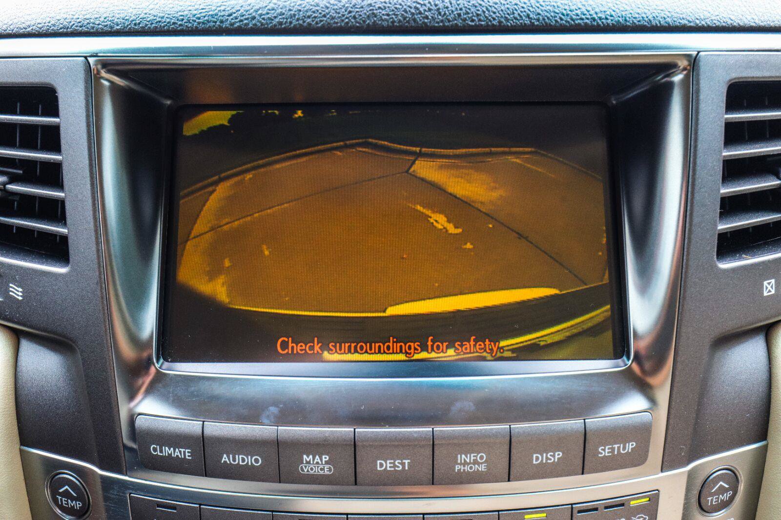 Used 2011 Lexus LX 570 4WD w/ Luxury Pkg image 9