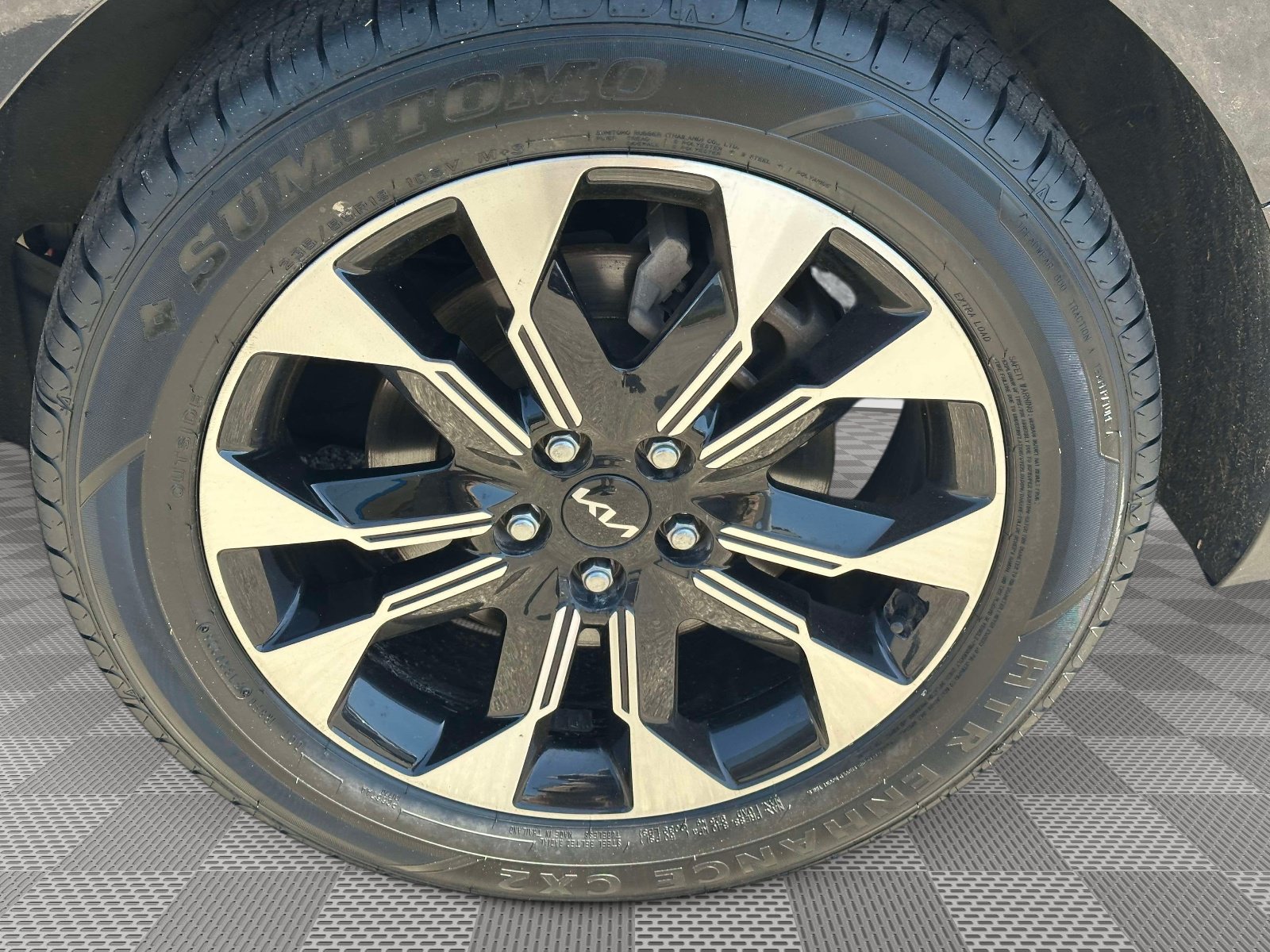 Used 2024 Kia Carnival EX FWD image 29