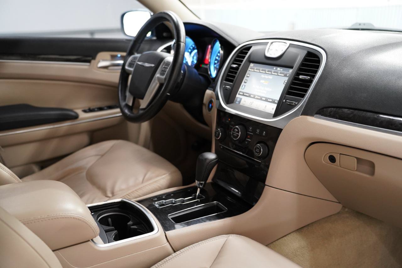 Used 2011 Chrysler 300 Limited RWD image 16