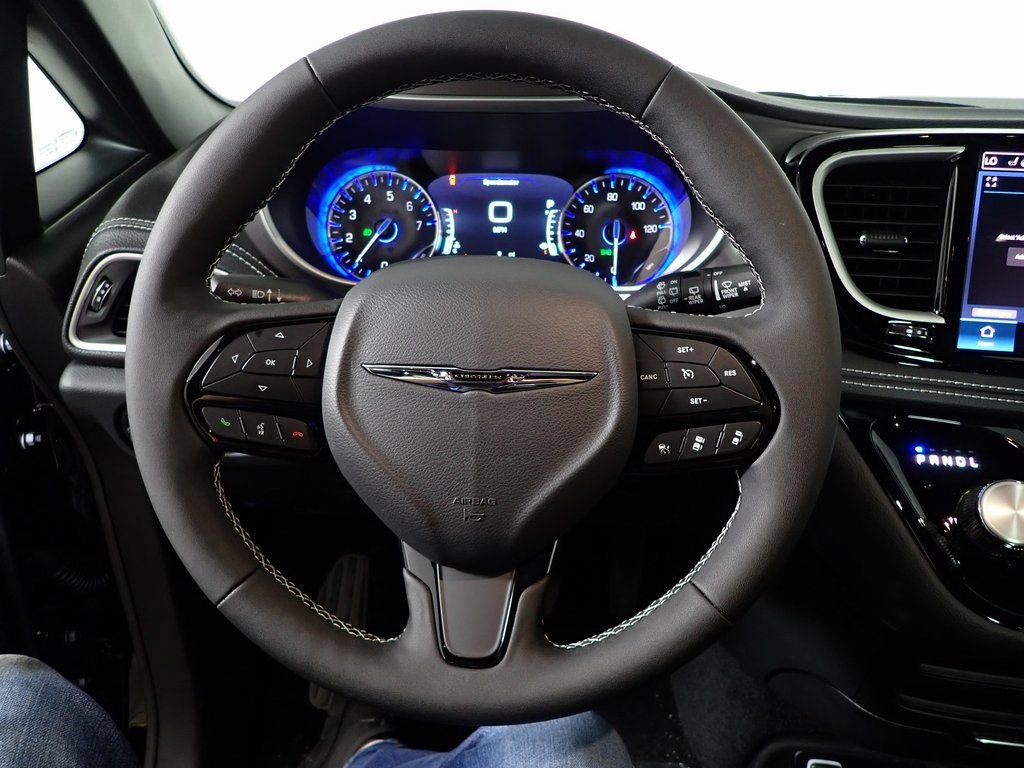 New 2026 Chrysler Pacifica Select w/ S Appearance Package image 22
