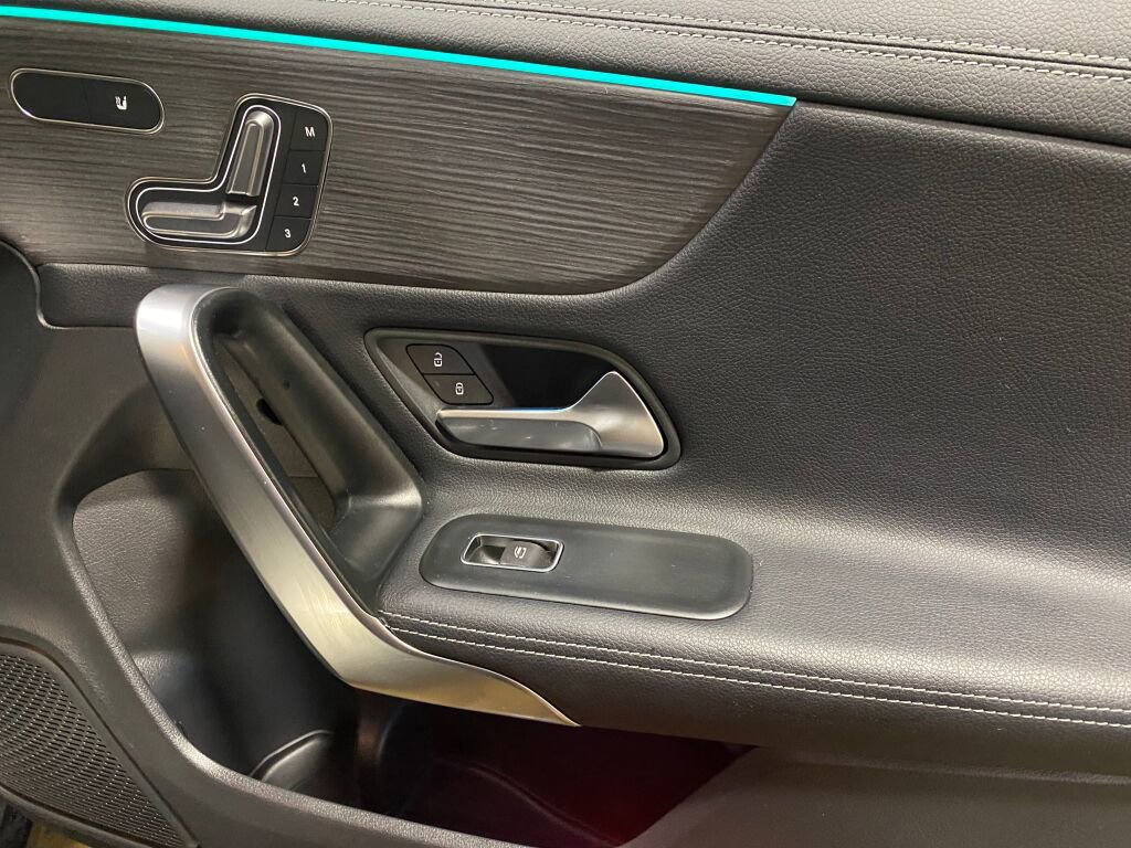 Used 2023 Mercedes-Benz CLA 250 4MATIC image 25