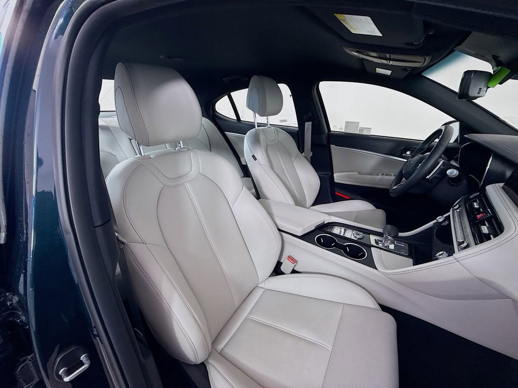 Used 2025 Genesis G70 2.5T image 28