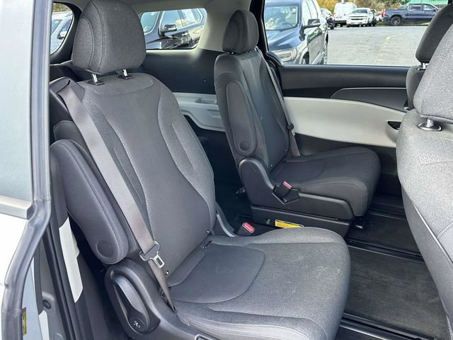 Used 2023 Kia Carnival LX image 20