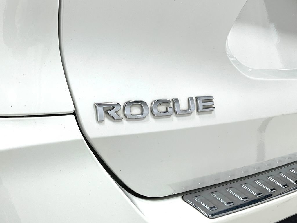Used 2017 Nissan Rogue SV image 38