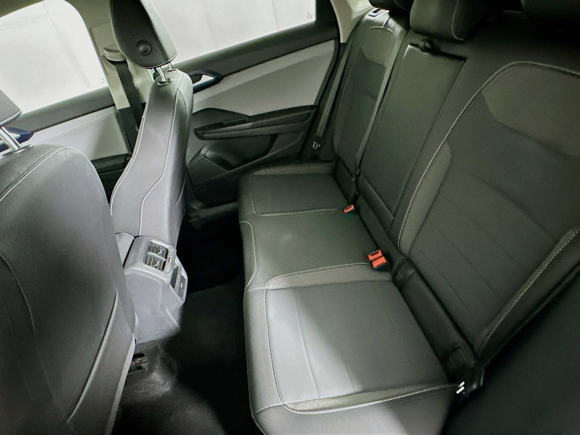 Used 2024 Volkswagen Taos SE image 25