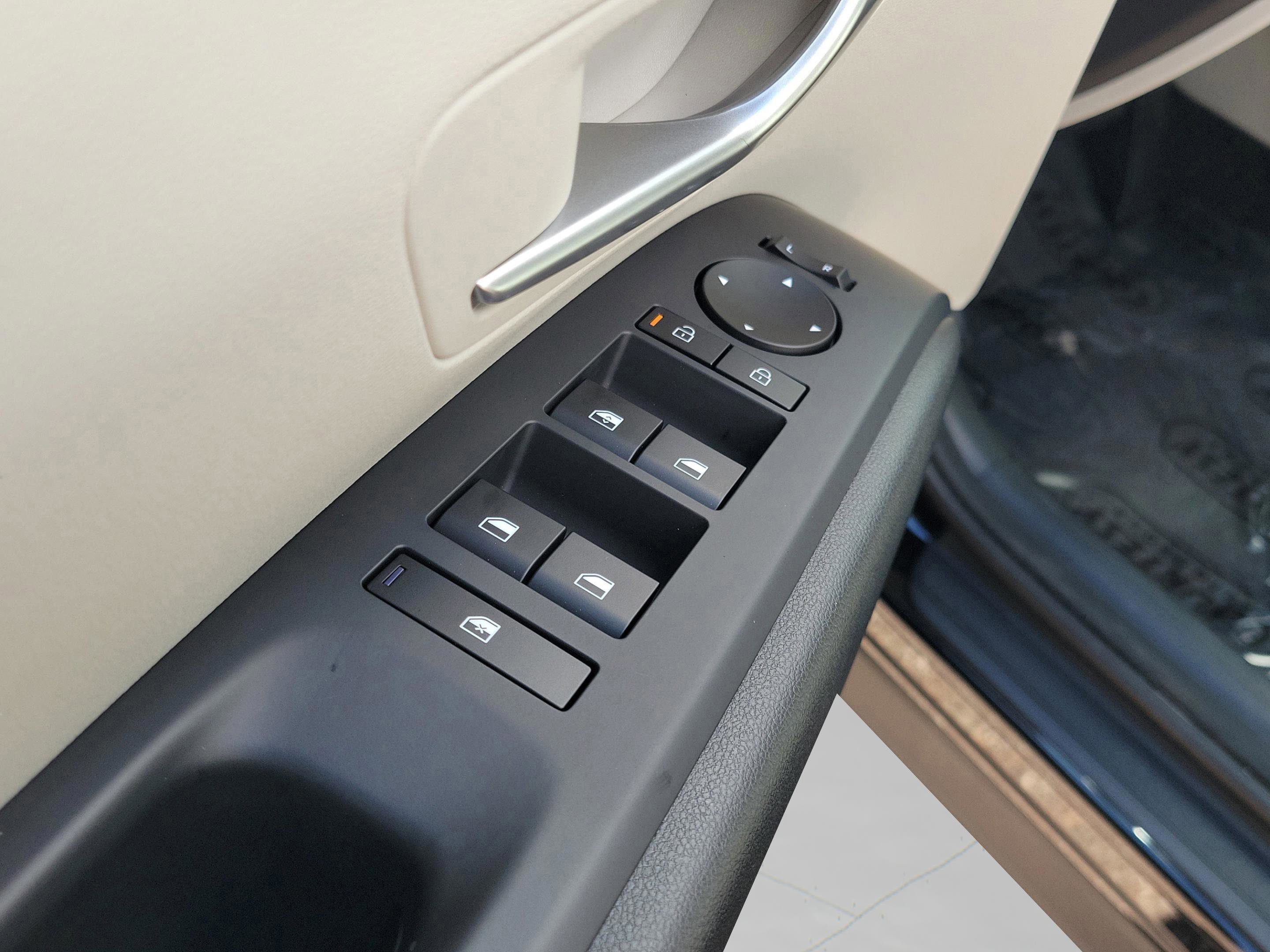 New 2026 Hyundai Tucson Blue SE image 18