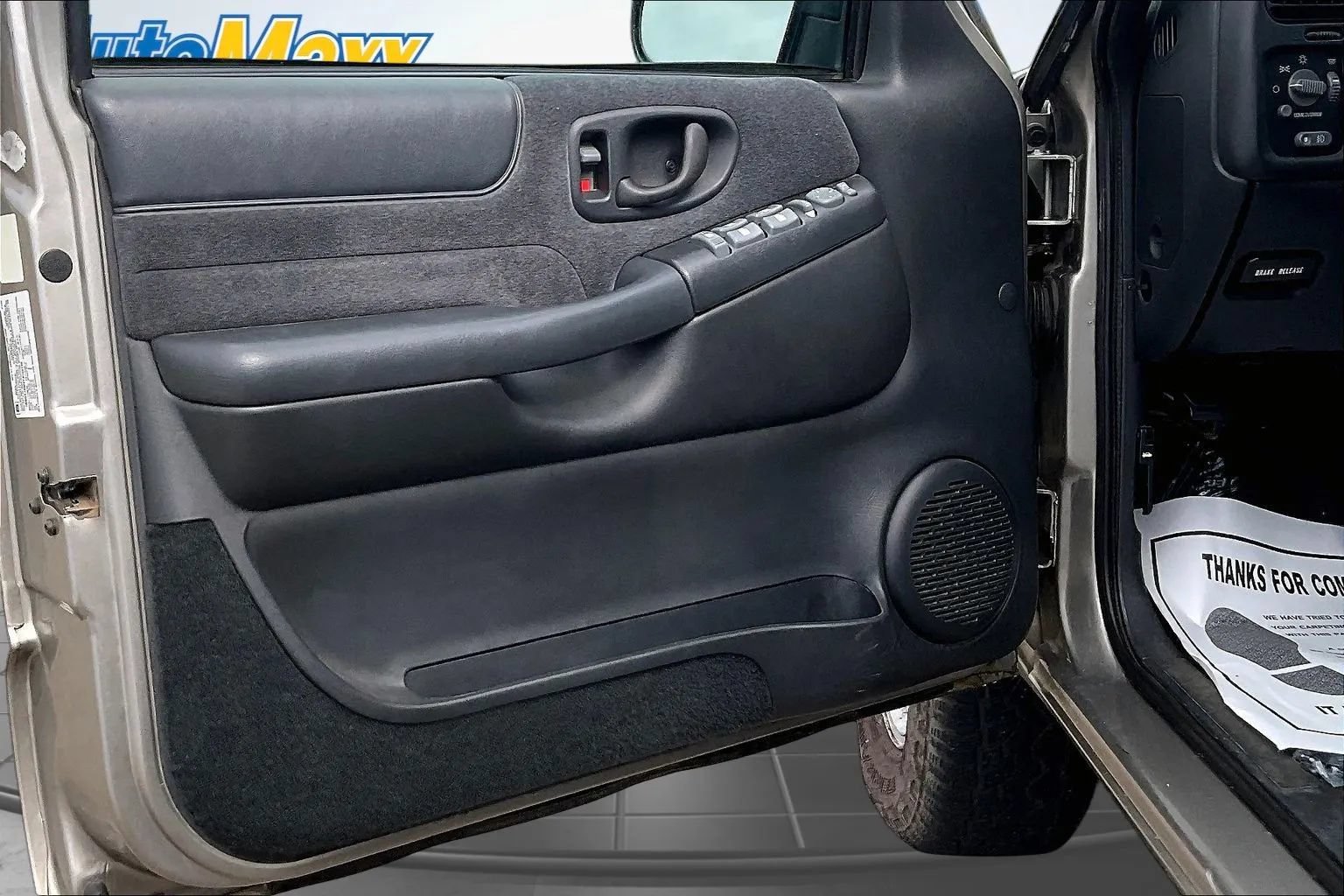 Used 2000 Chevrolet Blazer LS w/ LS Preferred Equipment Group AWD/4WD image 19