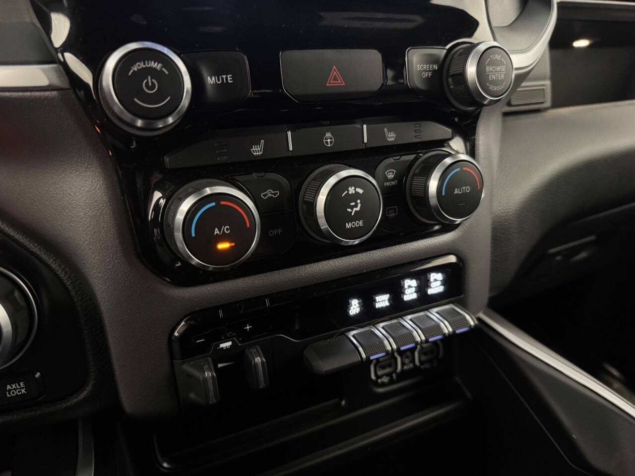Used 2022 RAM 1500 Big Horn AWD/4WD image 39