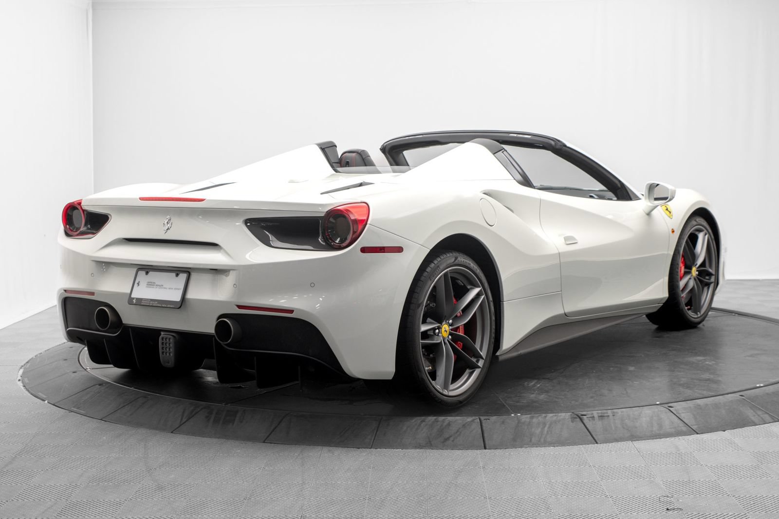 Used 2018 Ferrari 488 Spider RWD image 3