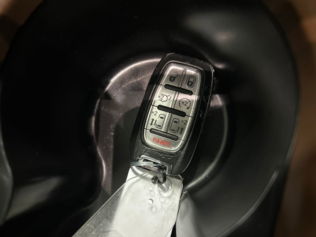 Used 2018 Chrysler Pacifica Limited w/ Tire & Wheel Group image 22