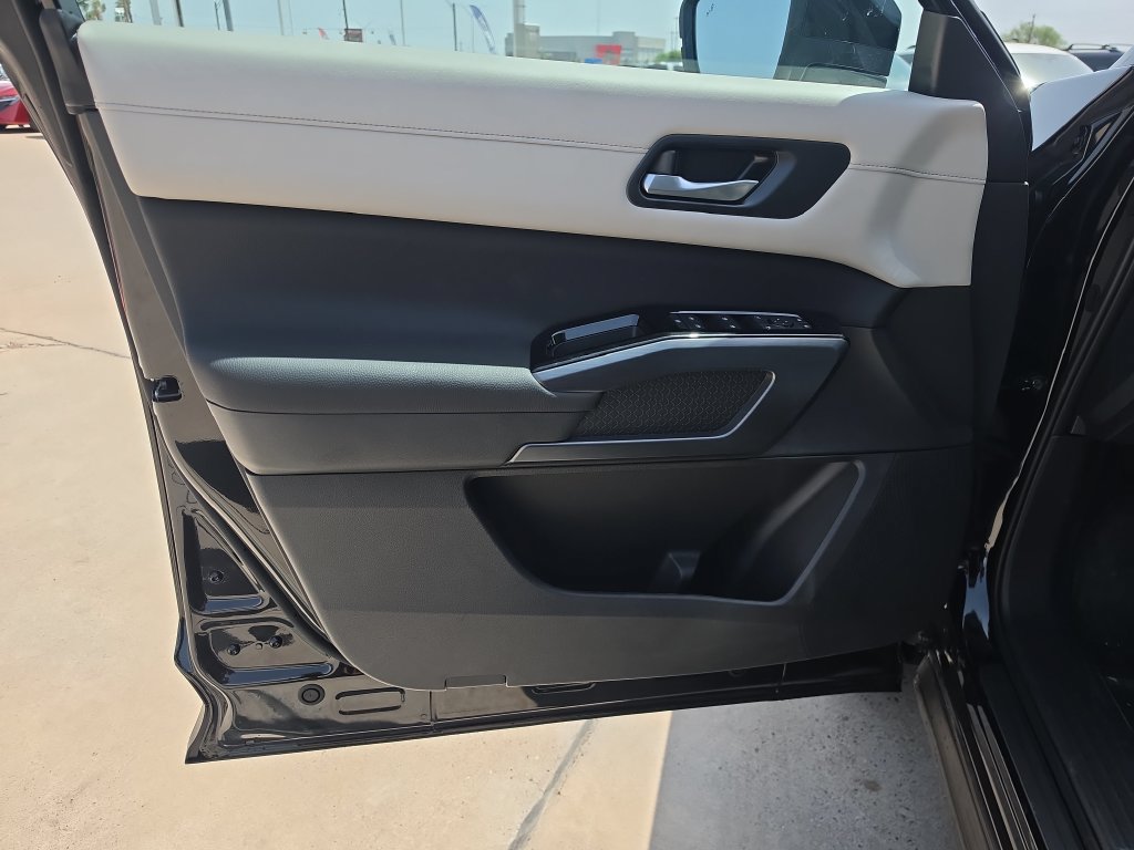 New 2026 Nissan Pathfinder SL FWD image 23
