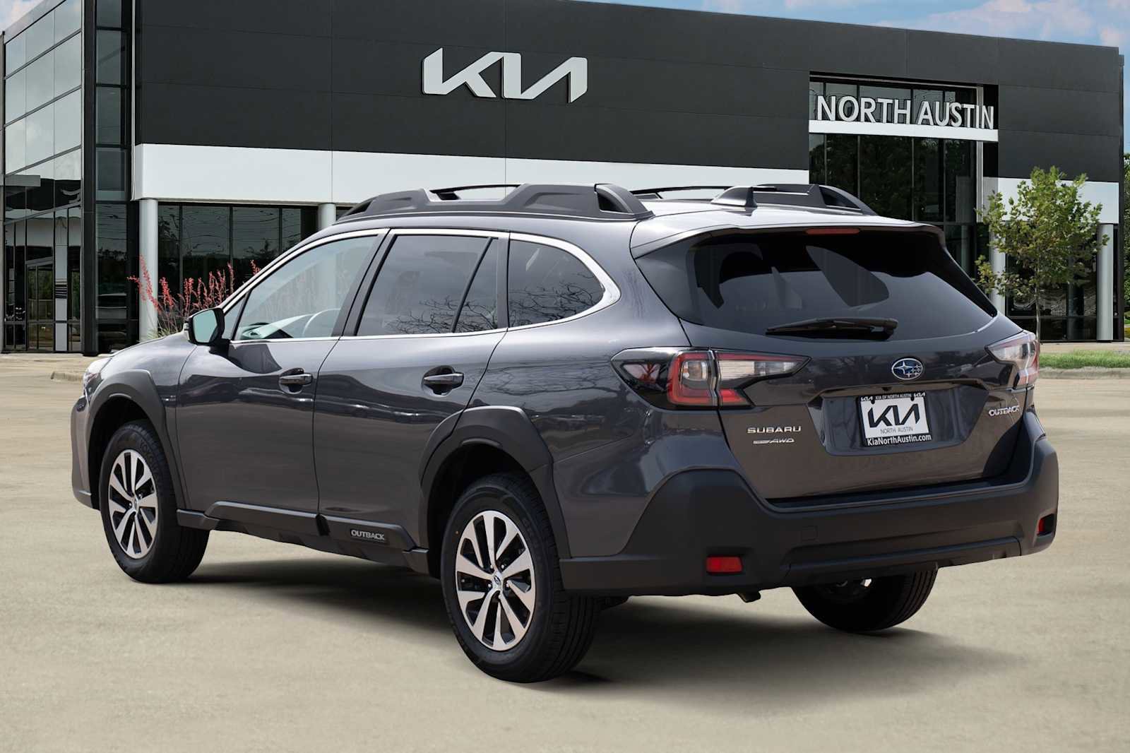 Used 2025 Subaru Outback Premium image 5