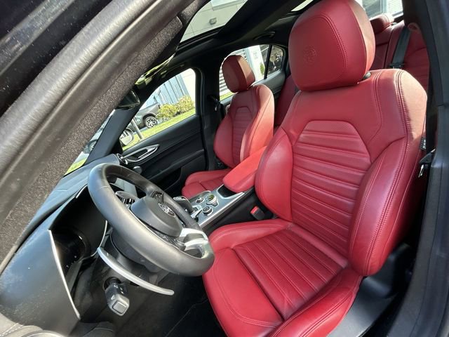 Used 2024 Alfa Romeo Giulia Veloce AWD/4WD image 15