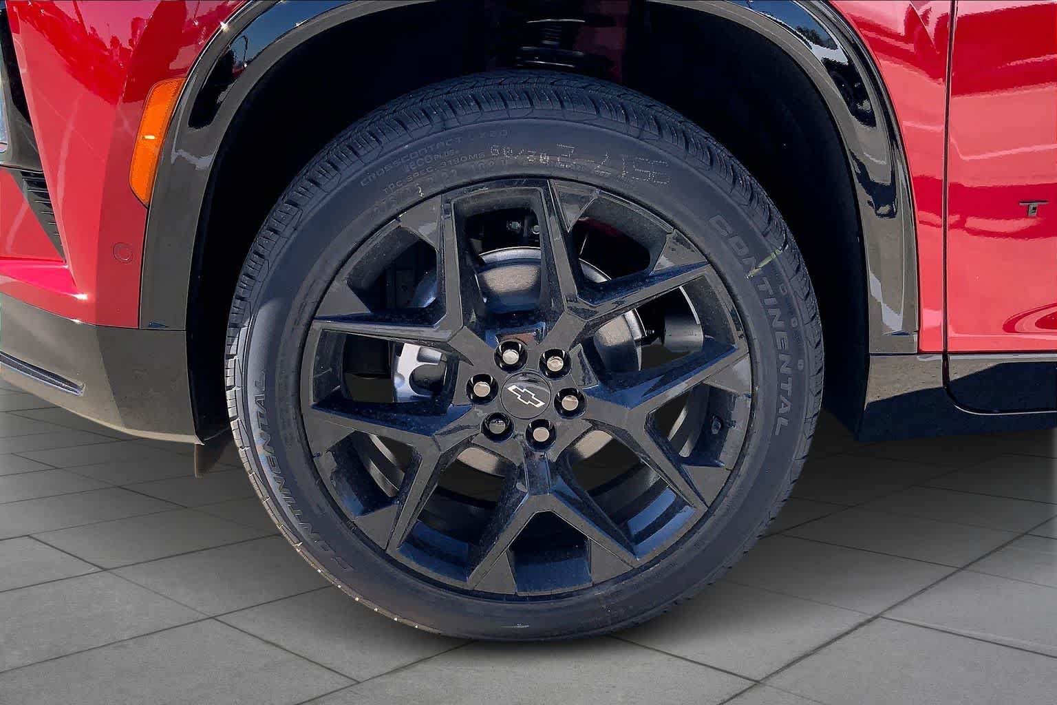 New 2026 Chevrolet Traverse RS w/ LPO, Floor Liner Package FWD image 12