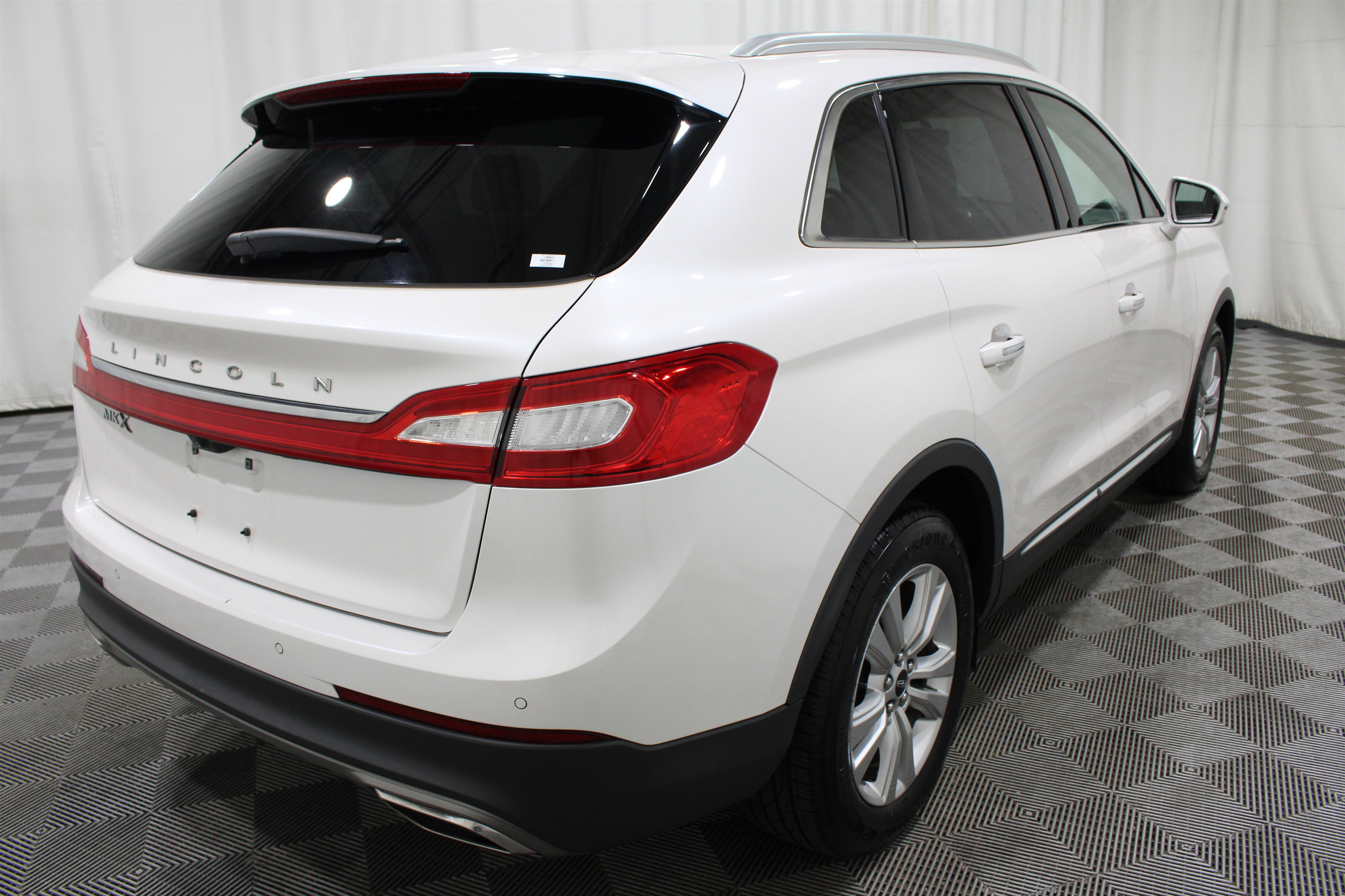 Used 2017 Lincoln MKX Select w/ Select Plus Package image 32