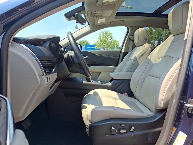 Used 2021 Cadillac XT4 Premium Luxury w/ Enhanced Visibility Package AWD/4WD image 11