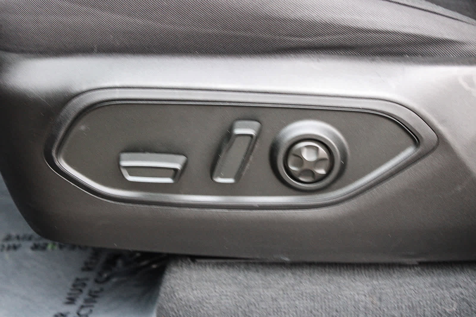 Used 2025 Jeep Grand Cherokee L Laredo image 21