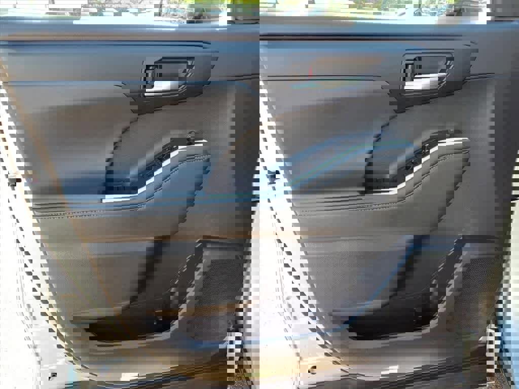 Used 2023 Toyota Highlander XLE image 14