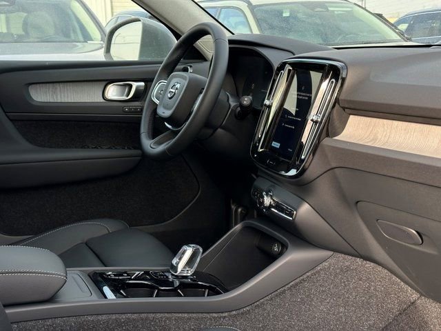 New 2025 Volvo XC40 B5 Plus w/ Climate Package image 11