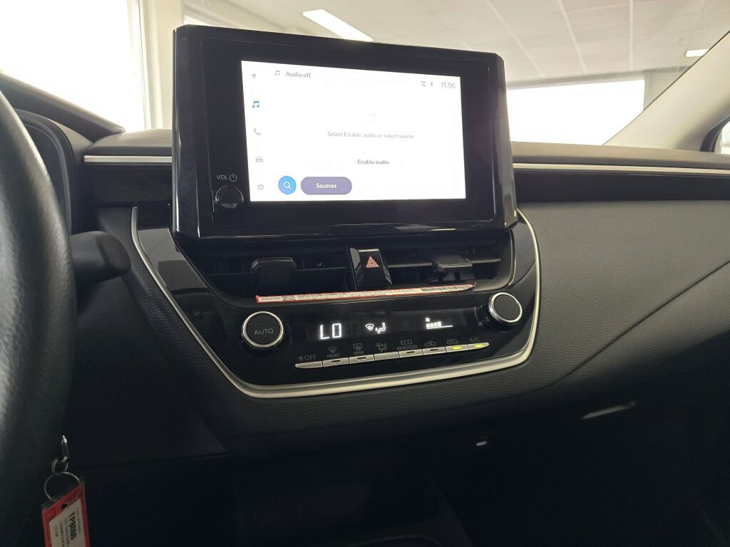 Used 2025 Toyota Corolla LE FWD image 28