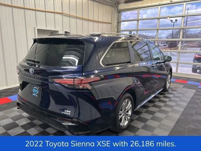 Used 2022 Toyota Sienna XSE image 3