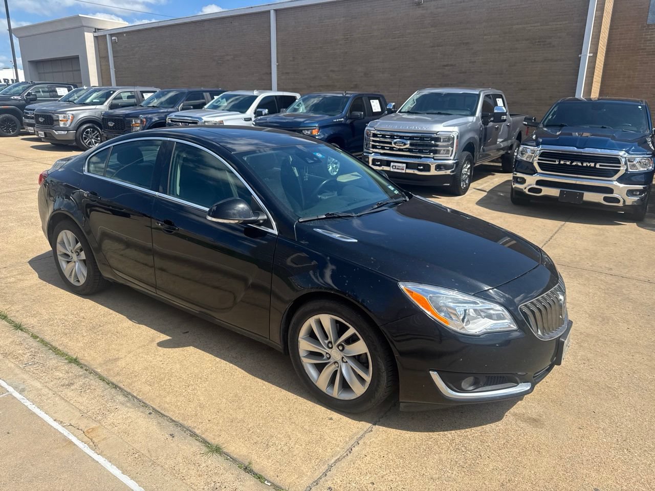 Used 2016 Buick Regal Premium w/ Driver Confidence Package #2 FWD image 3