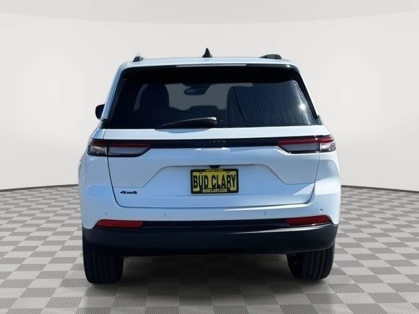 New 2025 Jeep Grand Cherokee Altitude w/ Trailer Tow Package AWD/4WD image 4