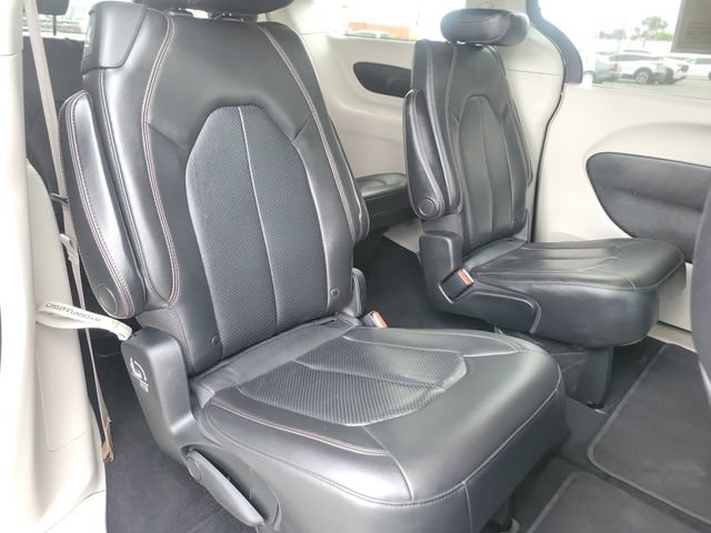 Used 2019 Chrysler Pacifica Touring-L FWD image 24