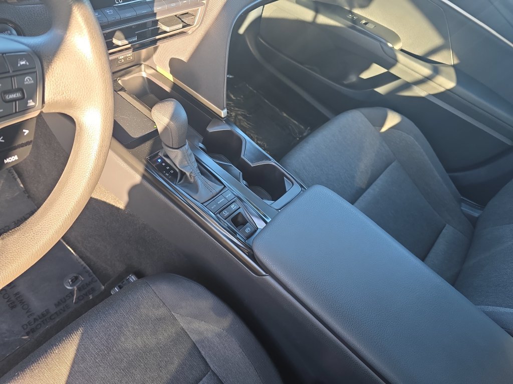 Used 2025 Toyota Camry LE FWD image 21