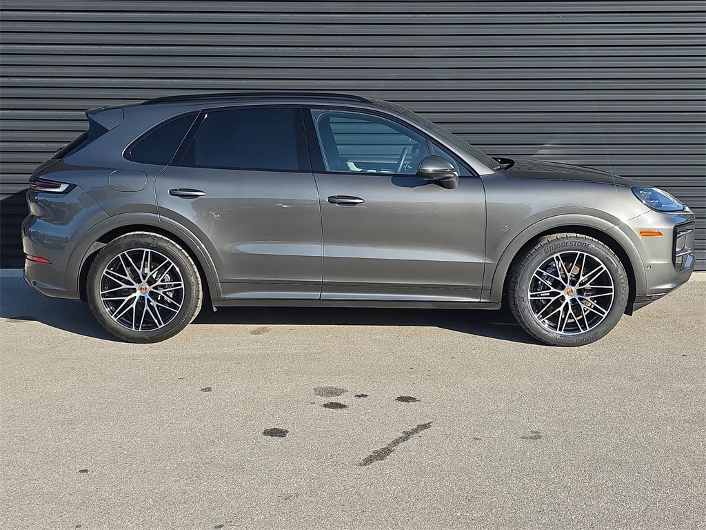 Certified 2025 Porsche Cayenne image 8