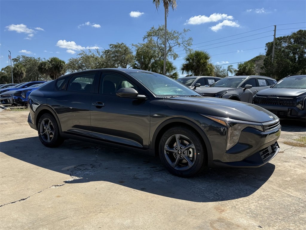 New 2025 Kia K4 LXS image 2