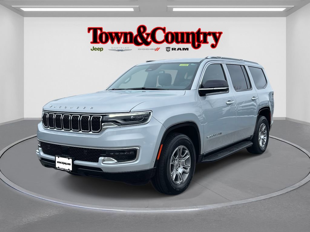 Used 2023 Jeep Wagoneer 4WD image 3
