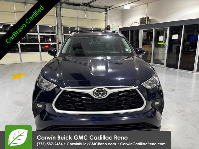 Used 2020 Toyota Highlander XLE AWD/4WD image 2