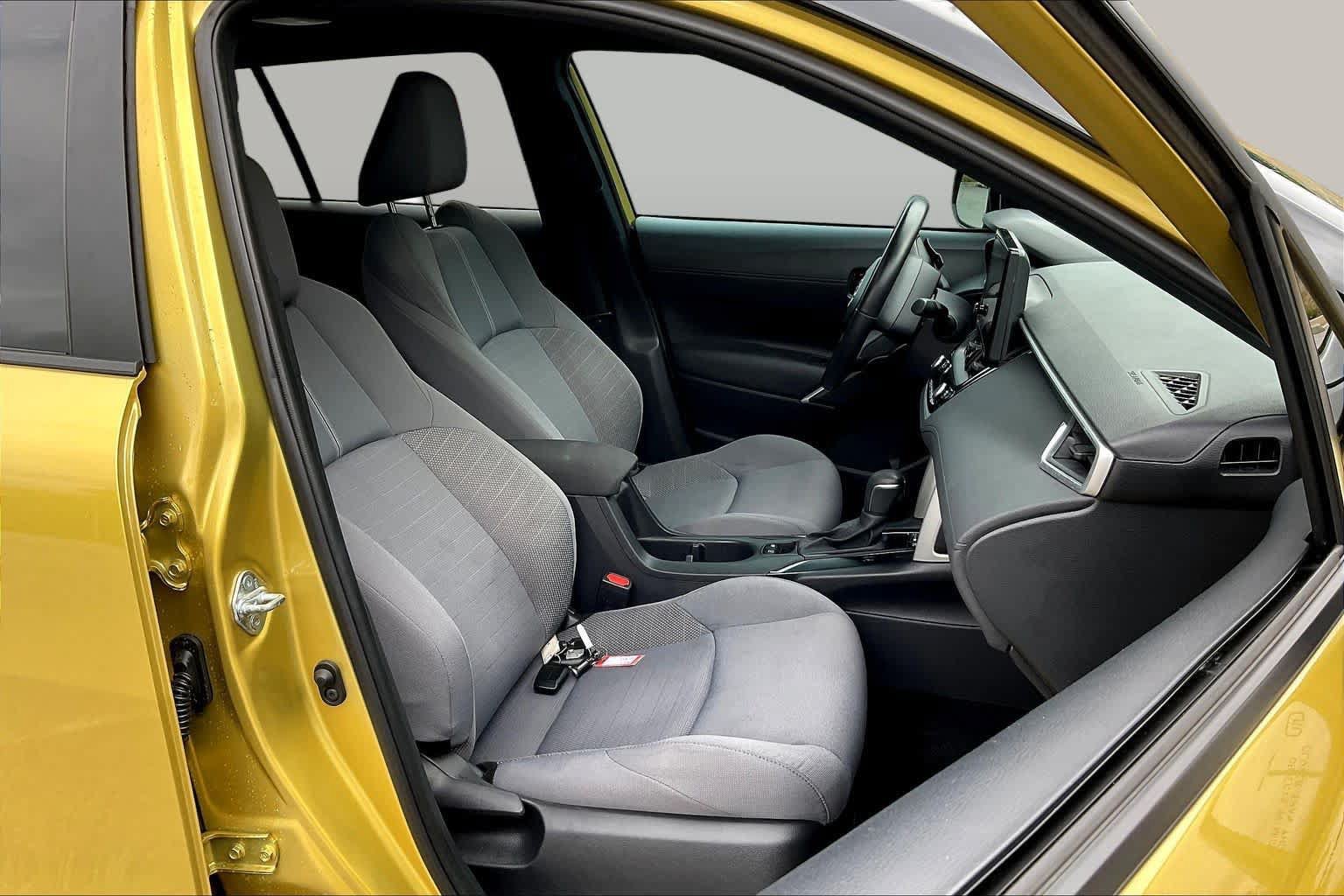 Used 2024 Toyota Corolla Cross AWD Hybrid w/ Moonroof Package image 9