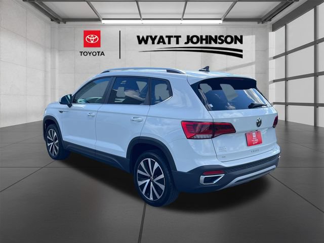 Used 2024 Volkswagen Taos SE FWD image 3