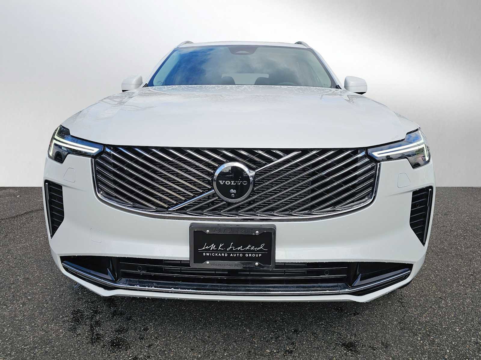 Used 2025 Volvo XC90 T8 Plus w/ Protection Package Premier image 8