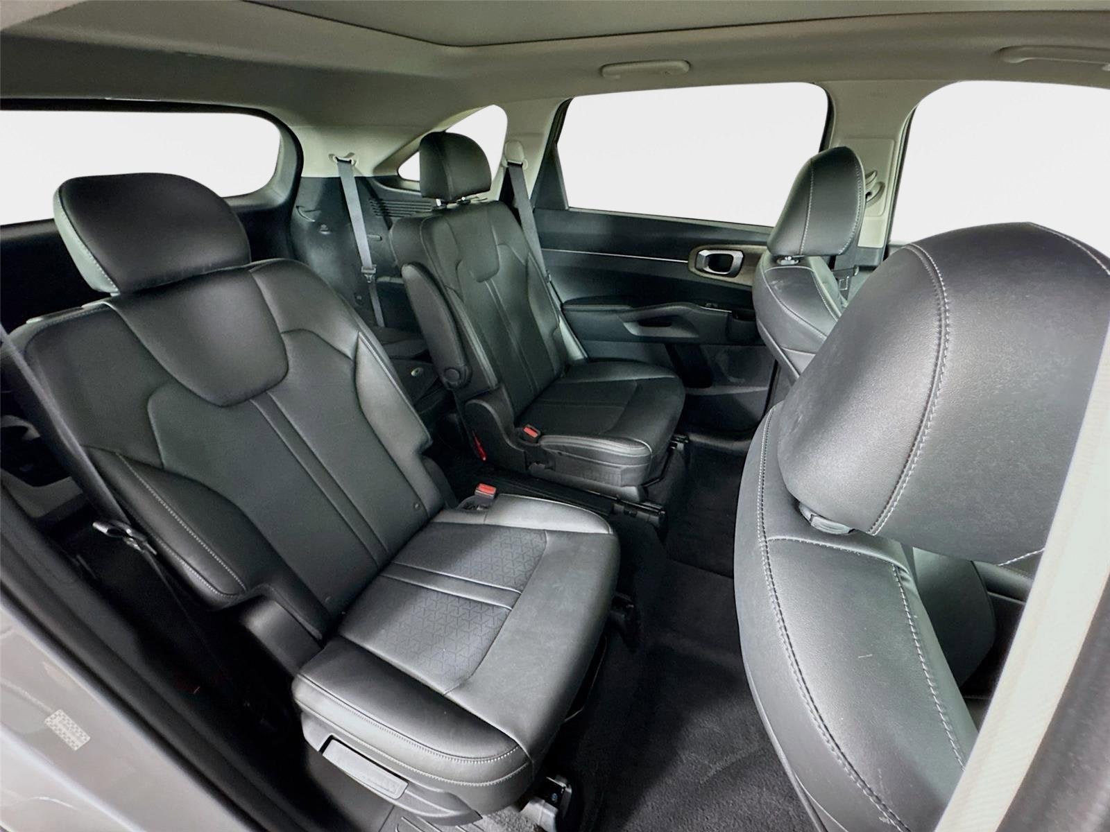 Certified 2022 Kia Sorento EX w/ Panoramic Sunroof Package FWD image 28