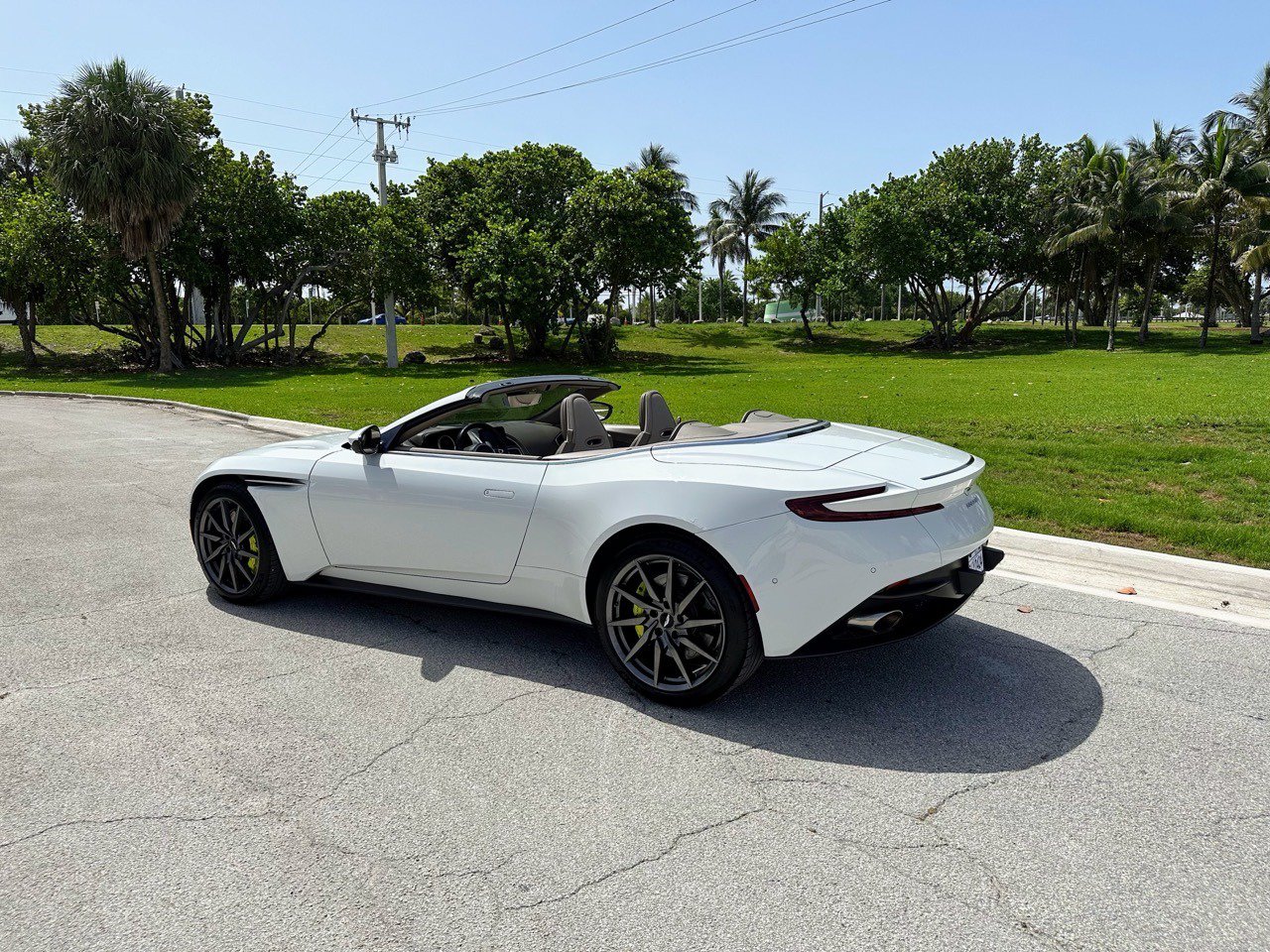 Used 2019 Aston Martin DB11 Volante RWD image 7