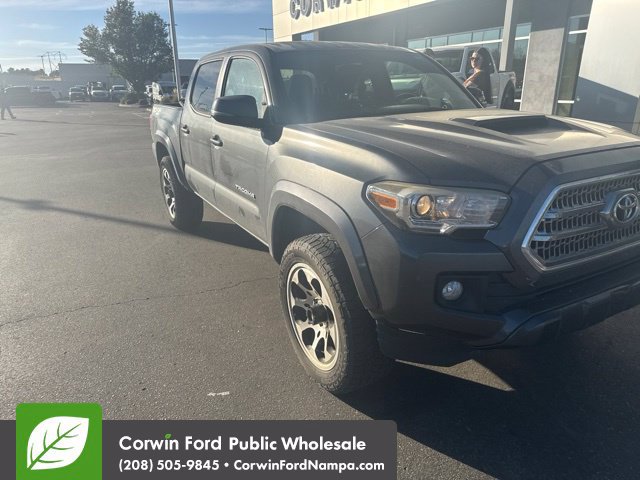 Used 2016 Toyota Tacoma TRD Sport w/ Towing Package AWD/4WD image 7