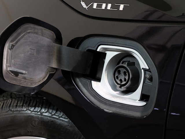 Used 2018 Chevrolet Volt Premier w/ Driver Confidence Package image 12