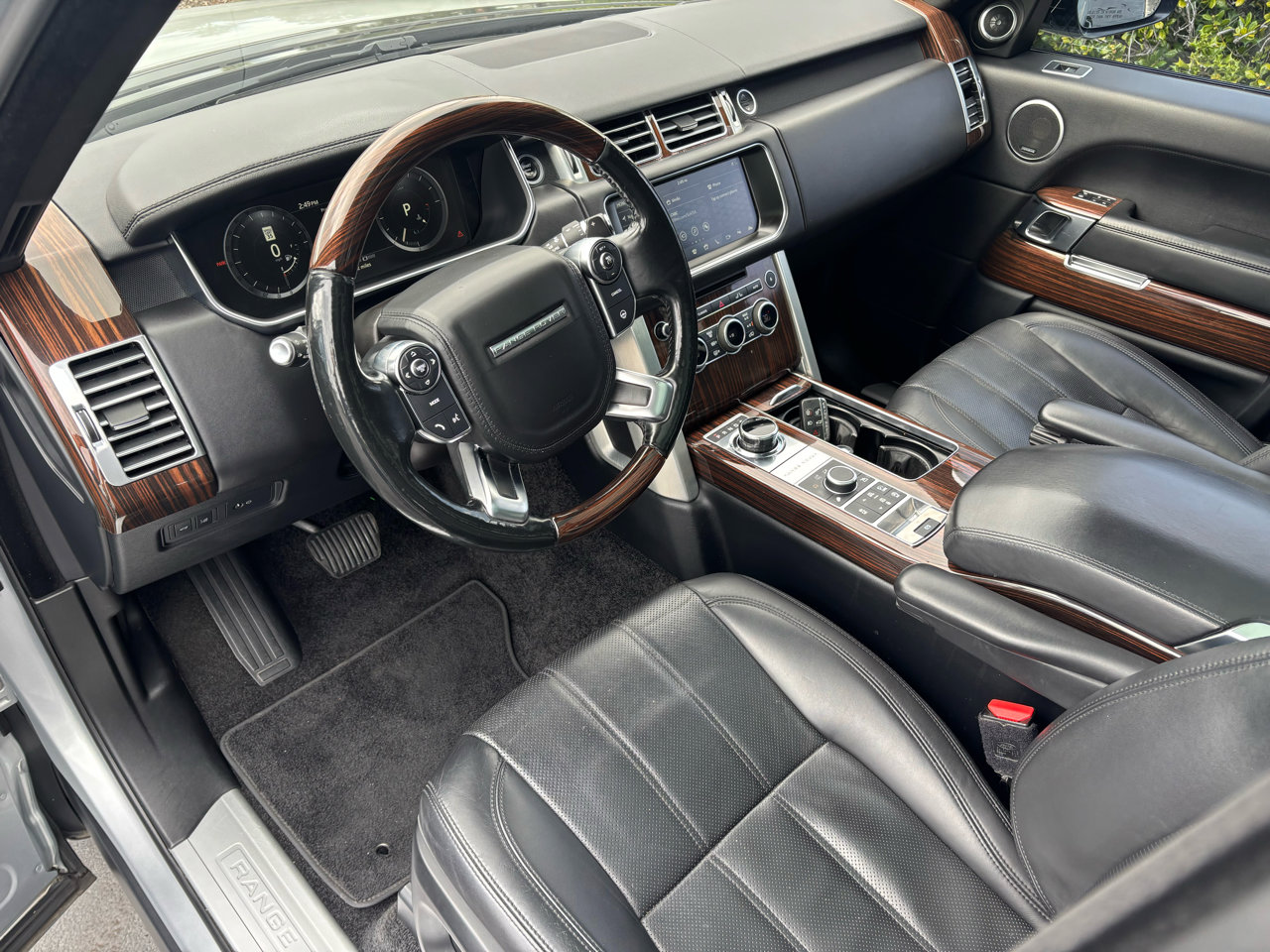 Used 2017 Land Rover Range Rover HSE image 18